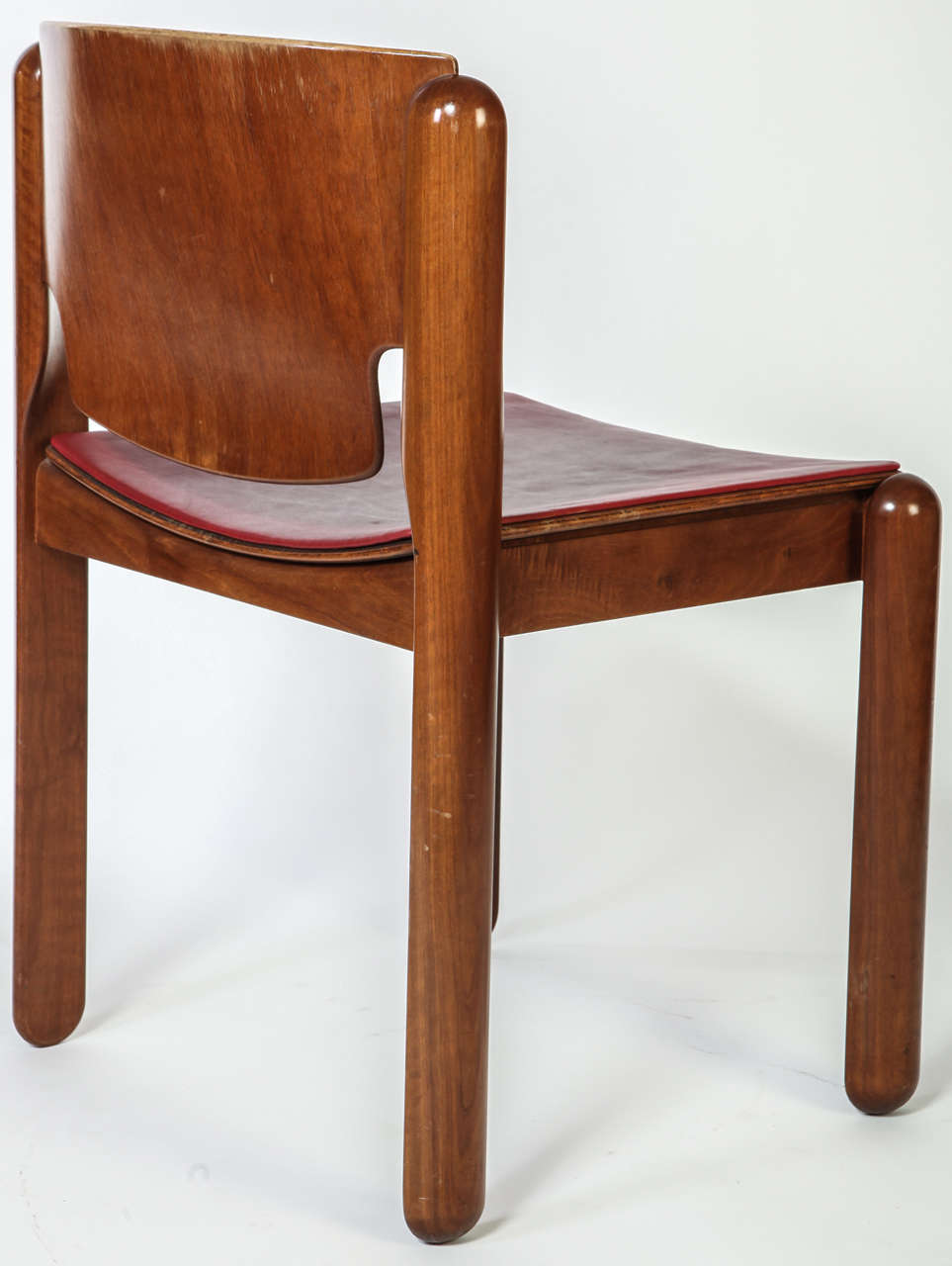 Chair Model 122 by Vico Magistretti In Good Condition For Sale In Milan, IT