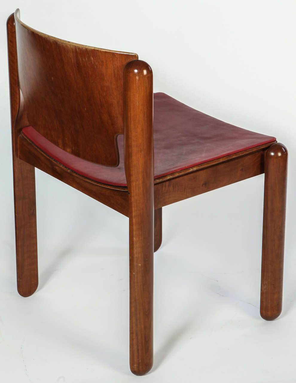 Mid-20th Century Chair Model 122 by Vico Magistretti For Sale