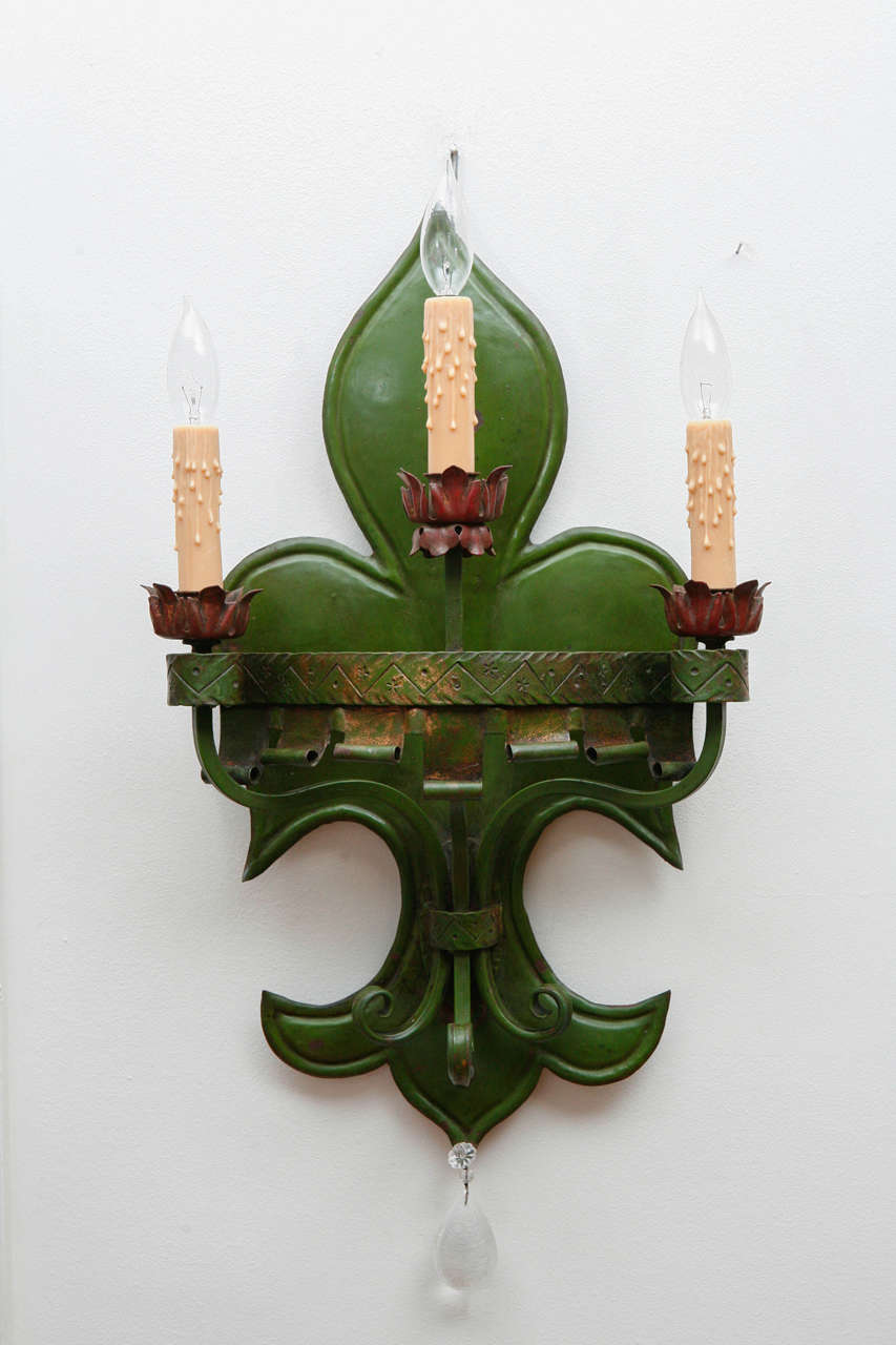 Single Fleur de lys Sconce