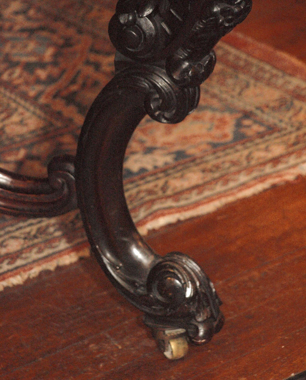 Antique Black Walnut Parlour Table circa 1860-1870 In Excellent Condition In New Orleans, LA