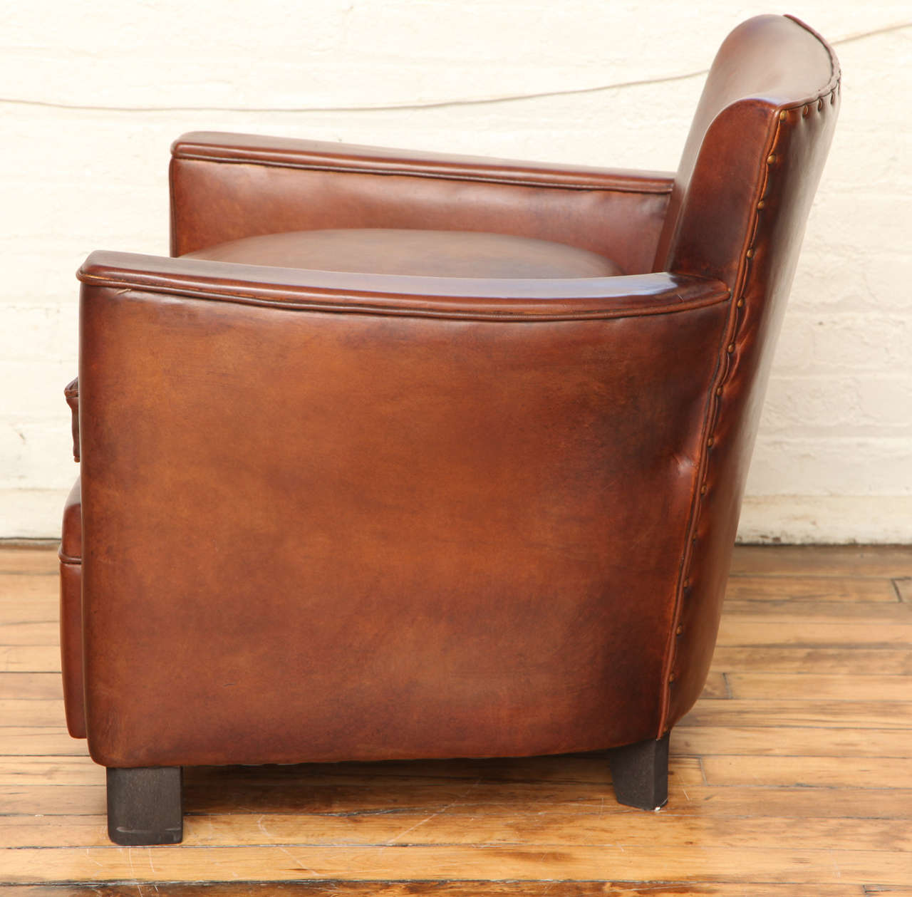 Mid-20th Century Pair of Art Deco Leather Club Chairs For Sale
