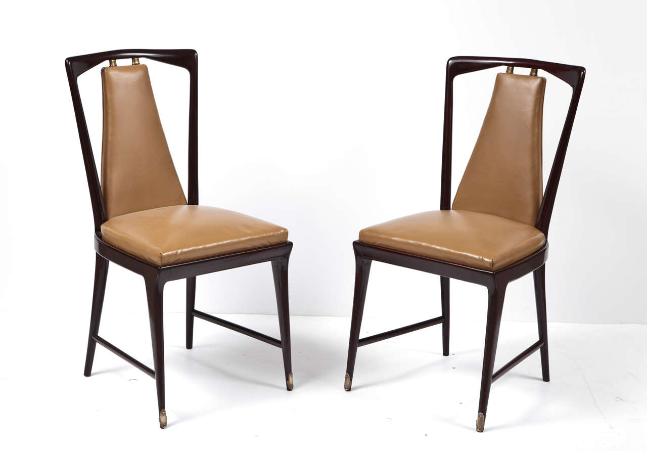 In mahogany 
The chairs have been recently refinished 
Elegant bronze details
The vinyl is from the period