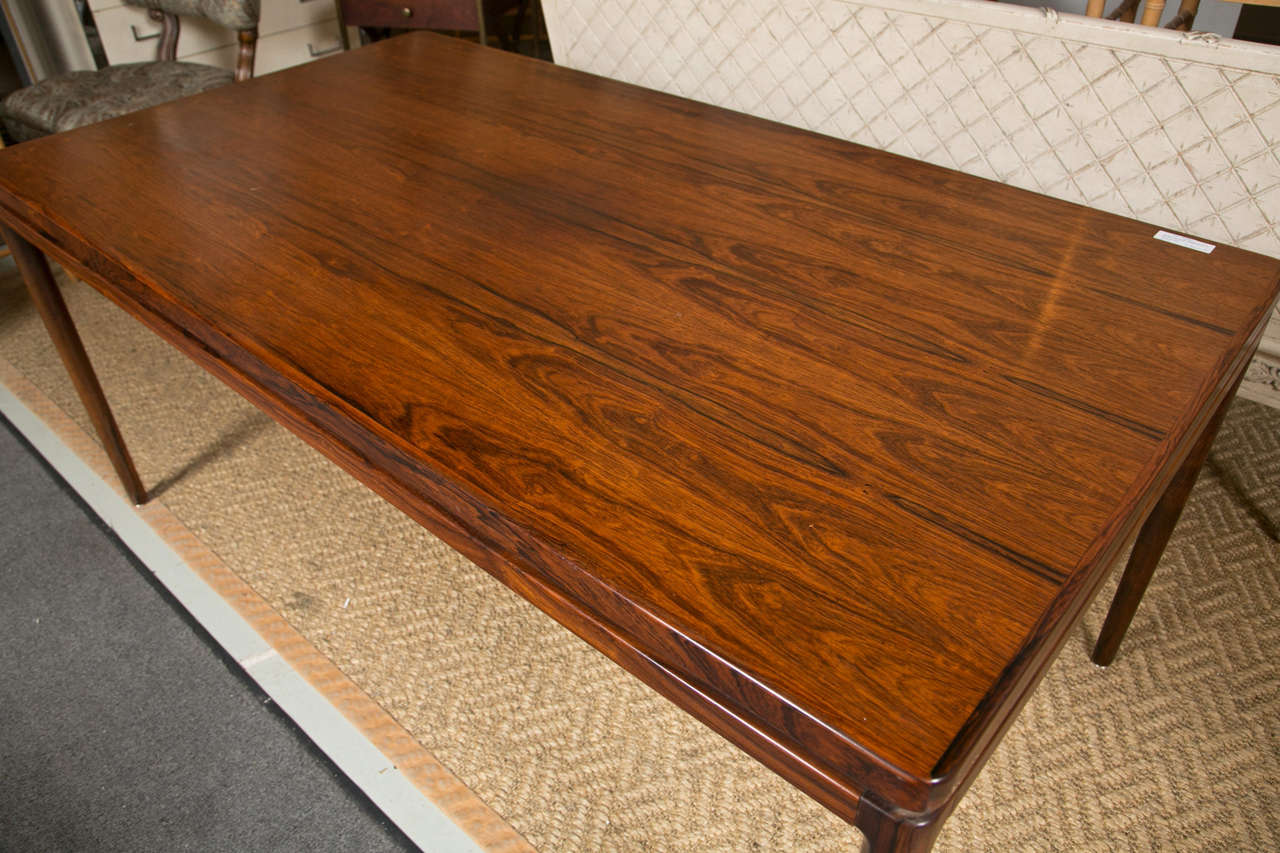 Mid-Century Modern Danish Dining Table In Good Condition In Stamford, CT
