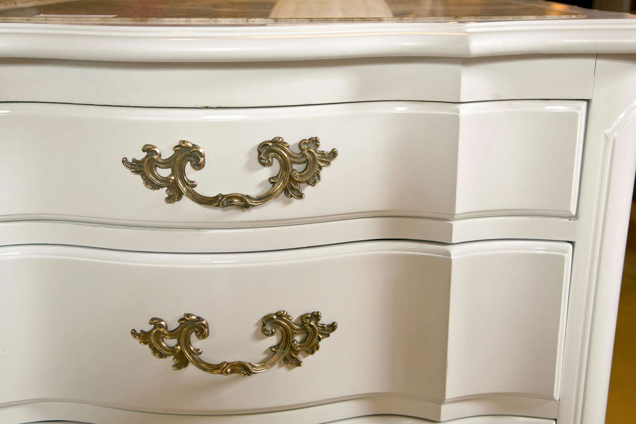 White 12-Drawer Triple Dresser with Marble Top In Good Condition In Stamford, CT