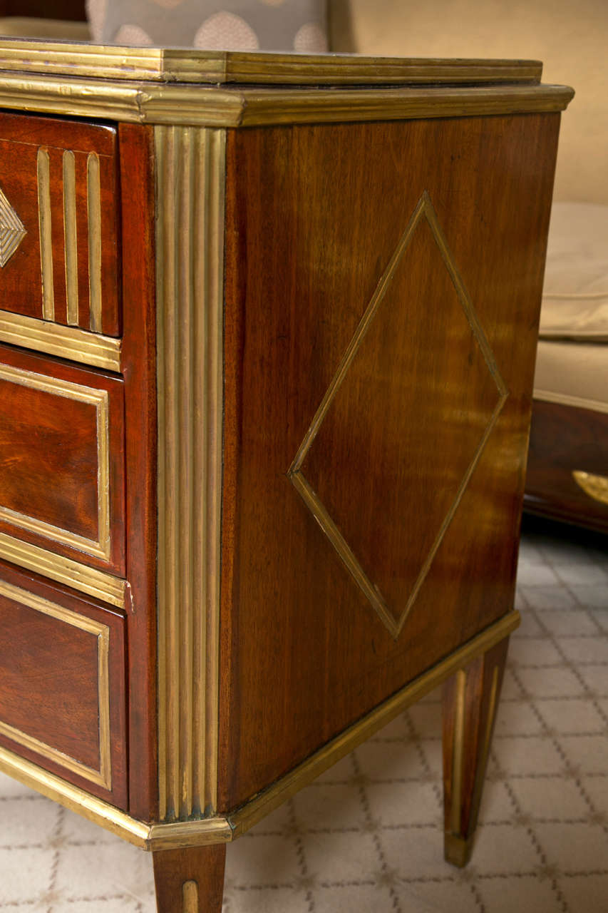 Pair of Russian Neoclassical Style Nightstands In Good Condition In Manhasset, NY