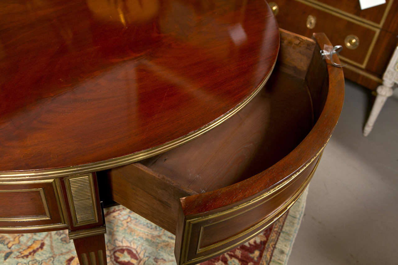 19th Century Russian Neoclassical Flame Mahogany Centre / Gueridon Table In Good Condition In Stamford, CT