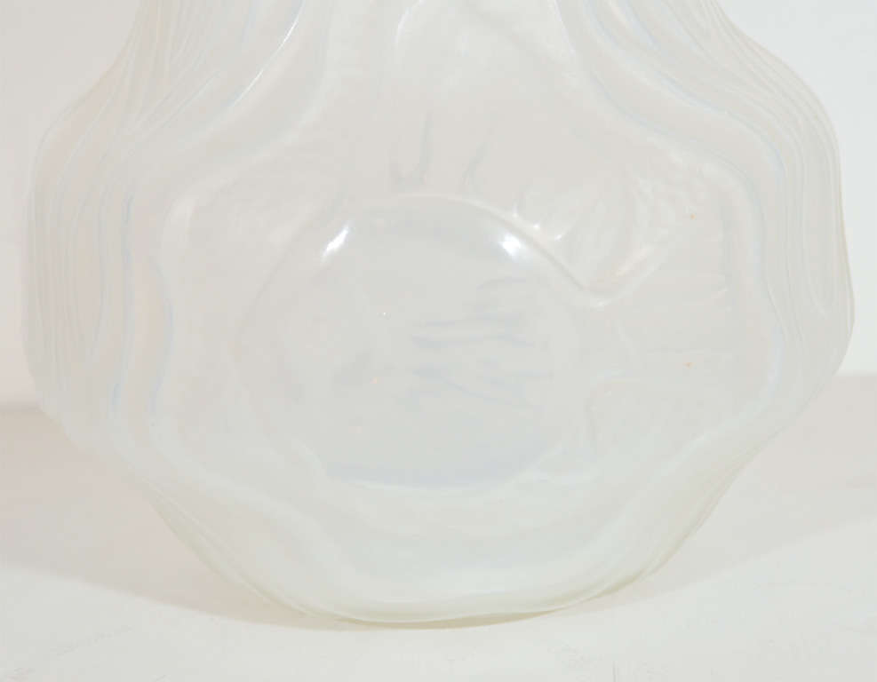 Mid-20th Century Gorgeous French Art Deco Frosted Glass Vase by Hunnebelle For Sale
