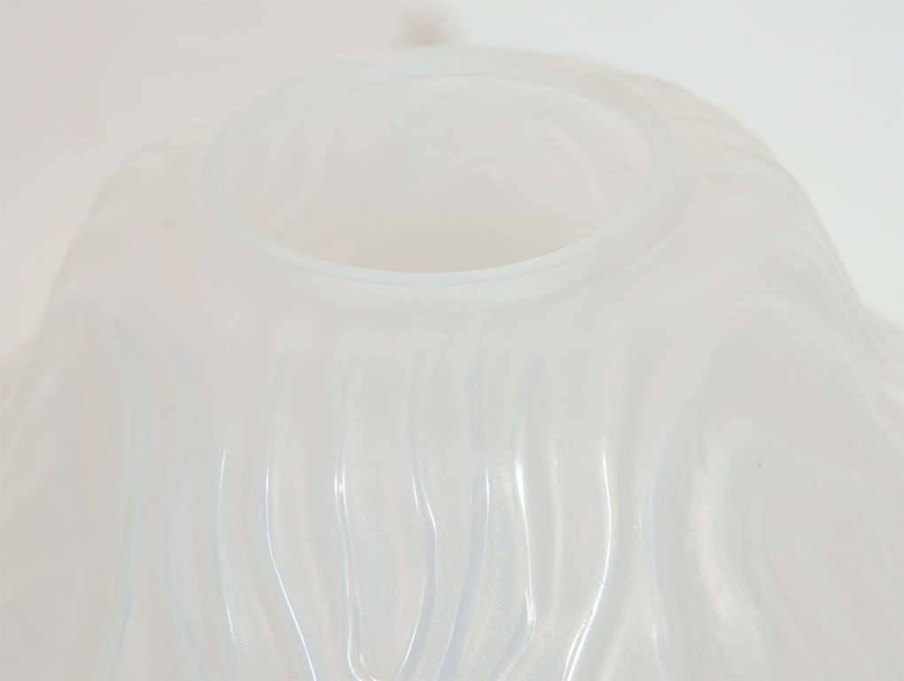 Gorgeous French Art Deco Frosted Glass Vase by Hunnebelle For Sale 1