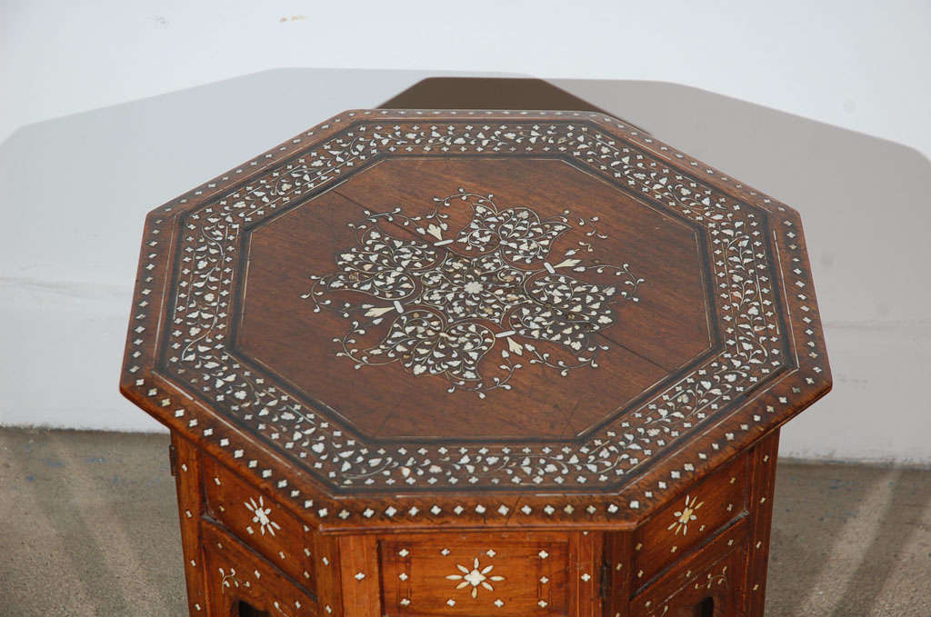 Anglo Indian folding Rosewood Inlaid Octagonal Side Table In Fair Condition In North Hollywood, CA