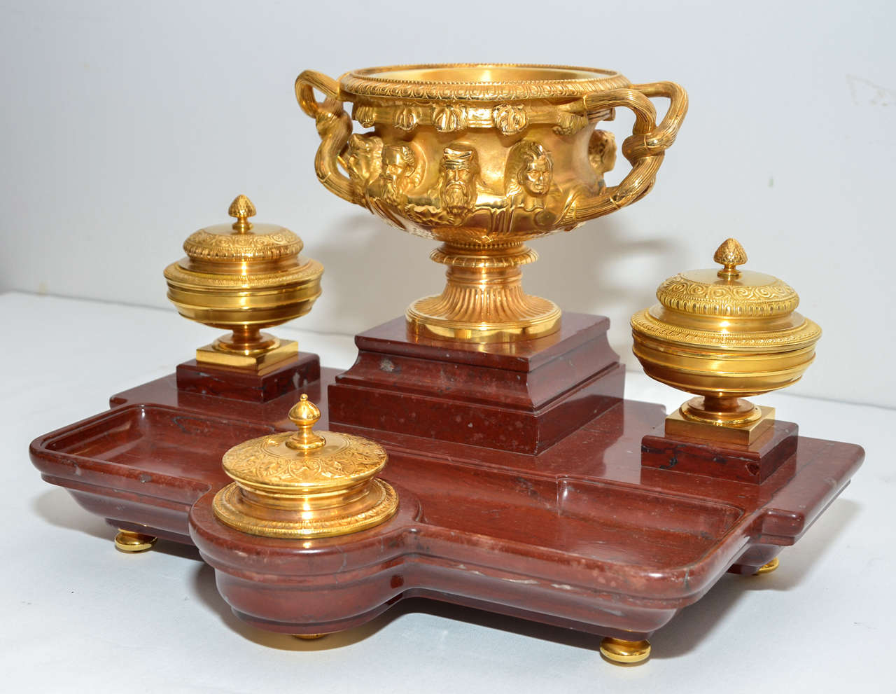 Exceptional  gilded  bronze inkwel on a griotte marble base.
in the taste of Barbedienne.