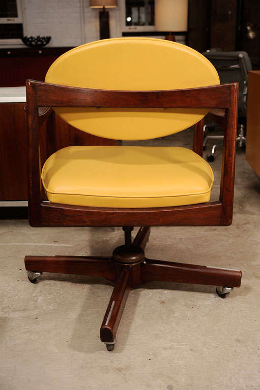 Walnut Early Jens Risom solid walnut executive desk chair
