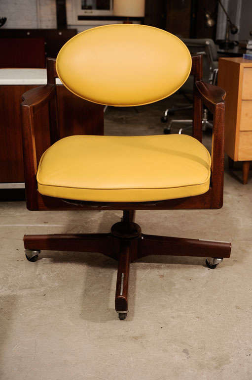 Early Jens Risom solid walnut executive desk chair at 1stdibs