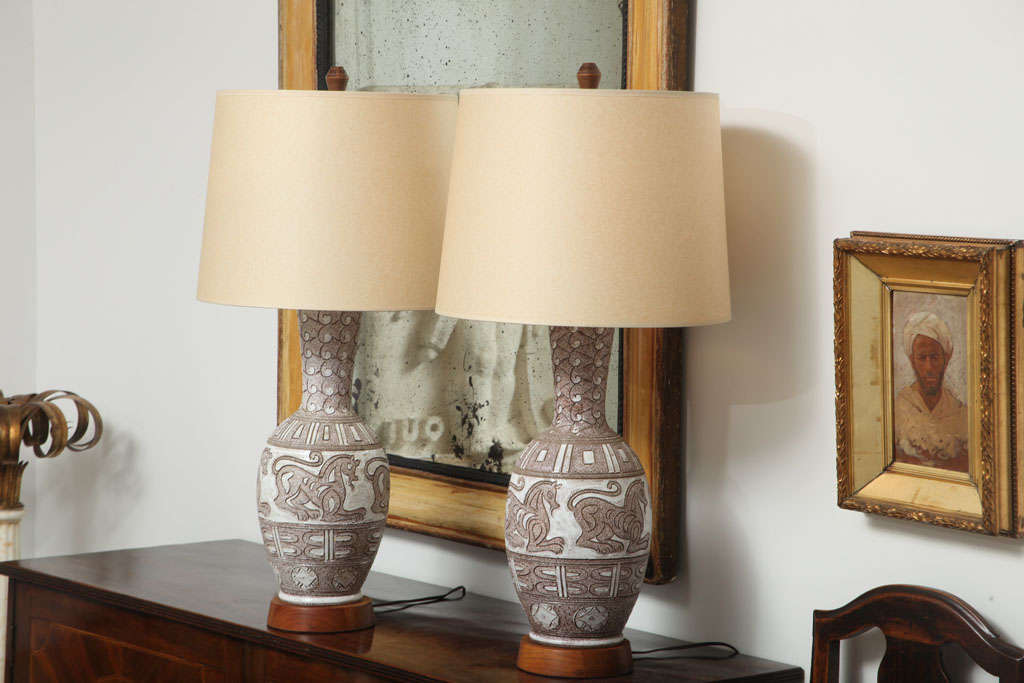 Pair of Italian Ceramic Lamps In Excellent Condition For Sale In Montreal, QC