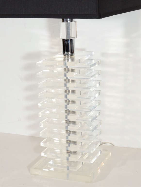 Modernist Stacked Lucite Lamp In Excellent Condition For Sale In New York, NY