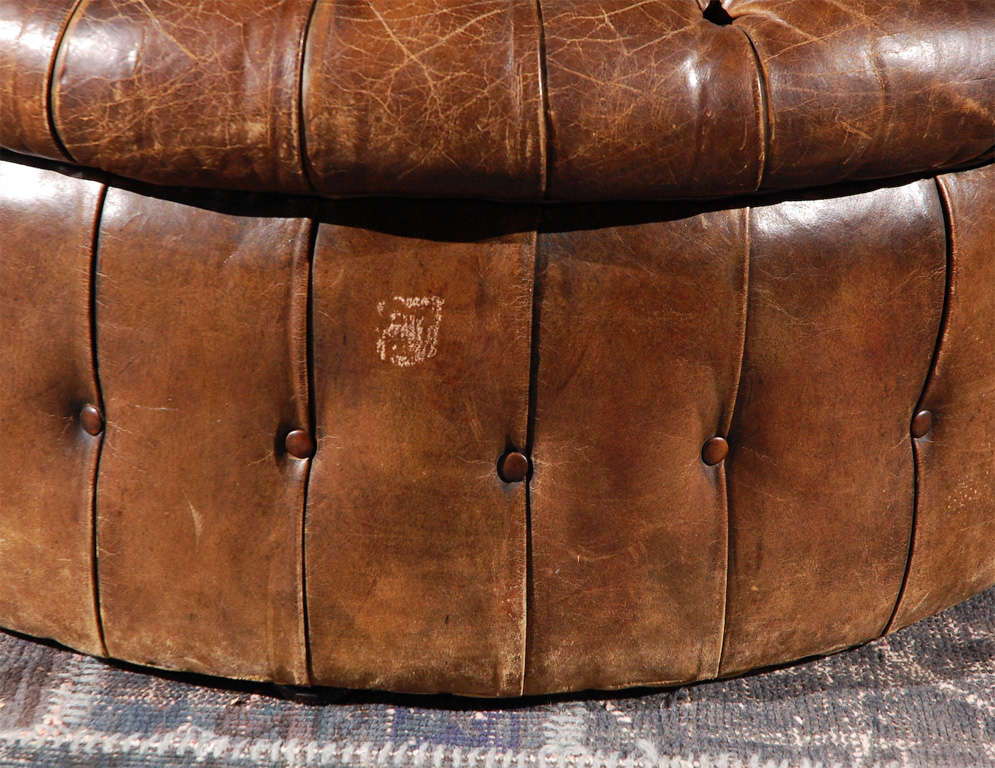 English Round Leather Ottoman, Circa 1880 In Good Condition In Los Angeles, CA
