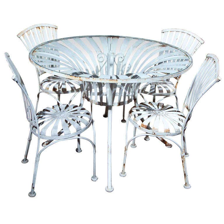 Spring Round Chair Vintage Set of Four Spring Chairs and Round Table at 1stDibs