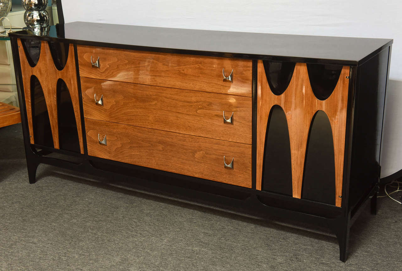 Mid Century Modern Broyhill Brasilia Walnut And Black Lacquered