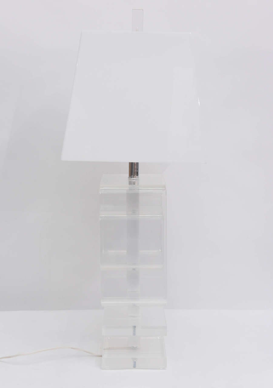 American Sculptural Lucite Table Lamp For Sale