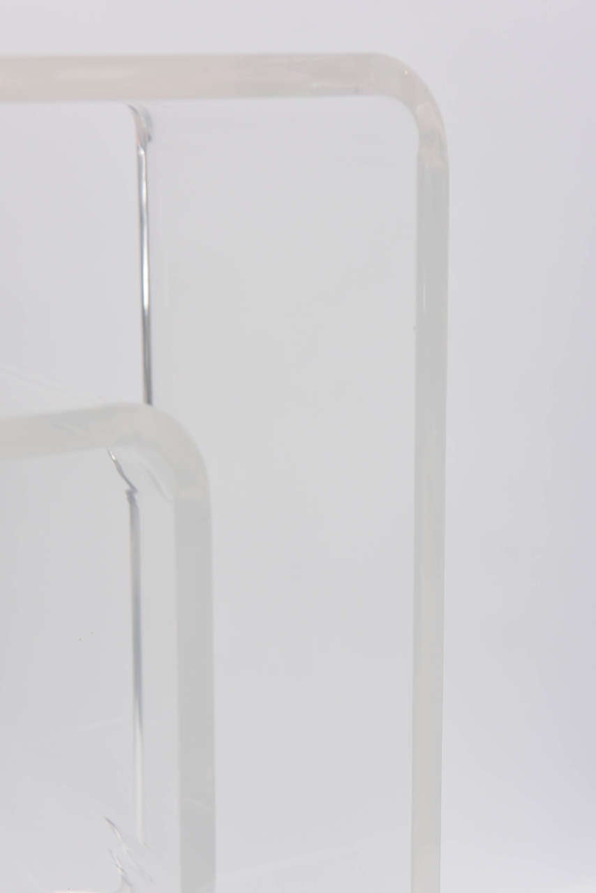 Sculptural Lucite Table Lamp For Sale 3
