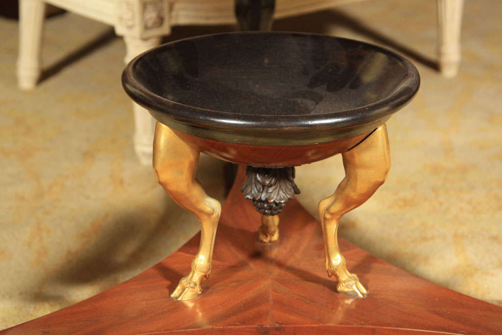 Gueridon-Tisch mit Marmorplatte im Zustand „Gut“ im Angebot in Stamford, CT