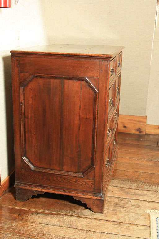 English Jacobean Revival Chest of Drawers In Excellent Condition For Sale In Woodbury, CT