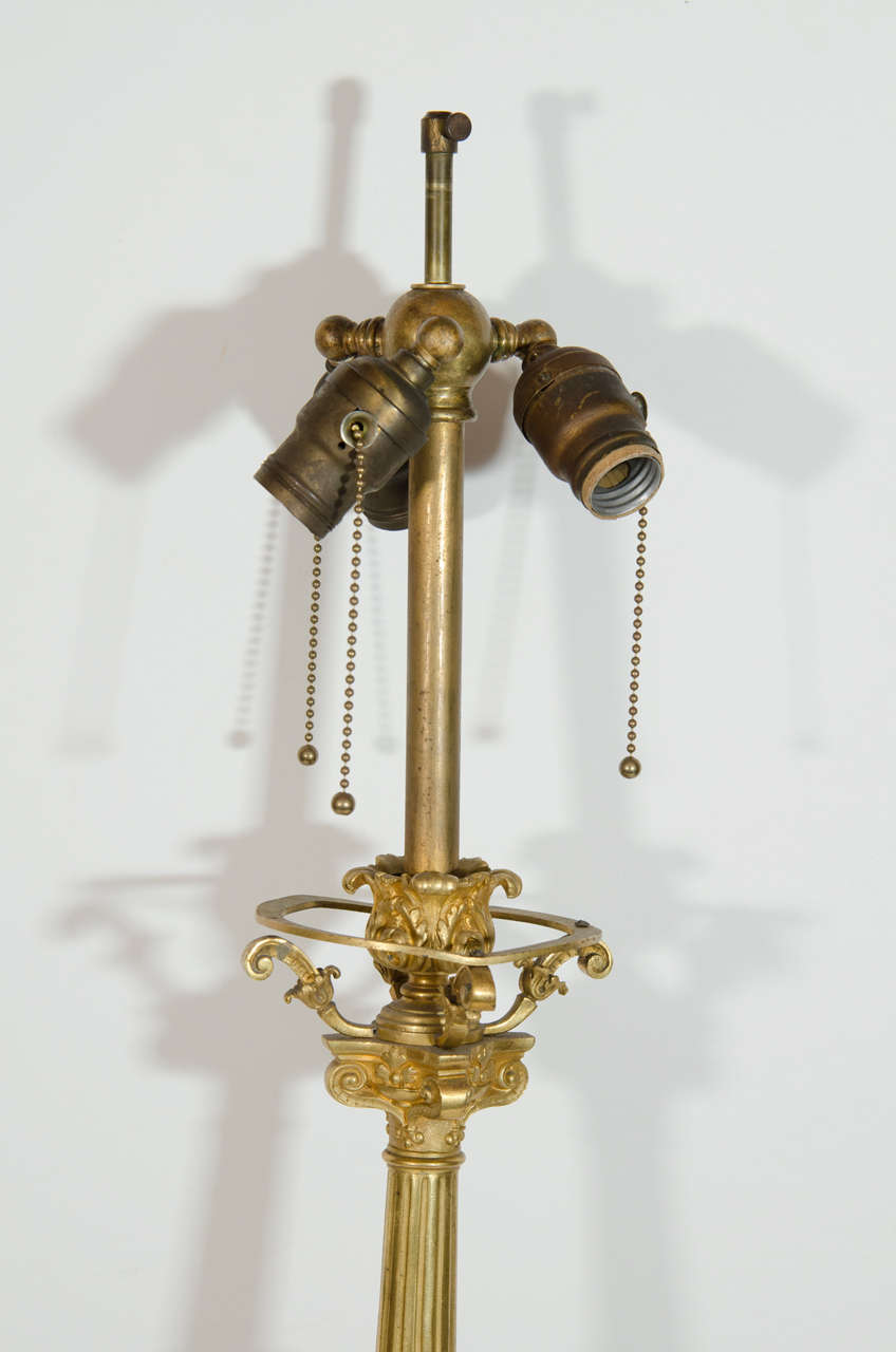 Antike französische Louis XVI-Figurenlampe aus vergoldeter Bronze, Louis XVI.-Stil, Unikat (Vergoldet) im Angebot