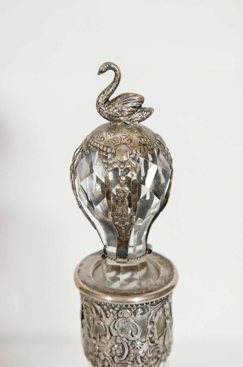 Pareja de finos decantadores alemanes antiguos de plata y cristal tallado en venta 1