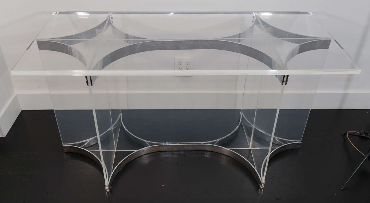 Vintage console designed by Alessandro Albrizzi with Lucite base and chrome frames. In its original condition and the frames can be customized to brass, bronze or silver on request. Matching table available.