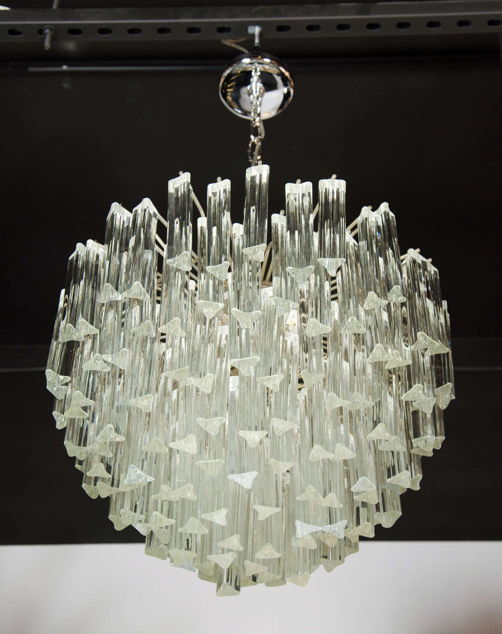 Exceptional Mid-Century Modern Cascading Camer Chandelier In Excellent Condition In New York, NY