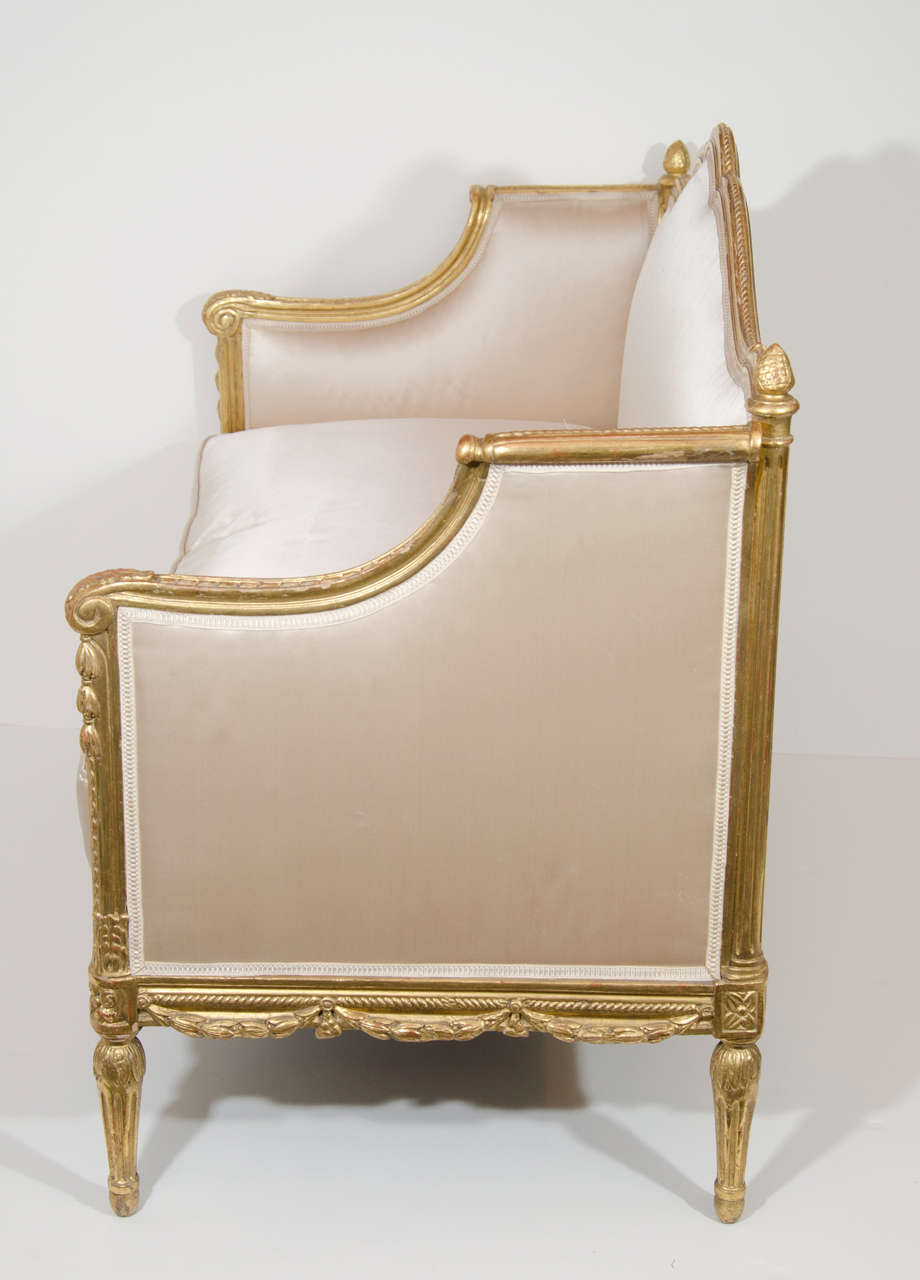Antique French Louis XVI Style Carved Giltwood Loveseat In Excellent Condition In New York, NY