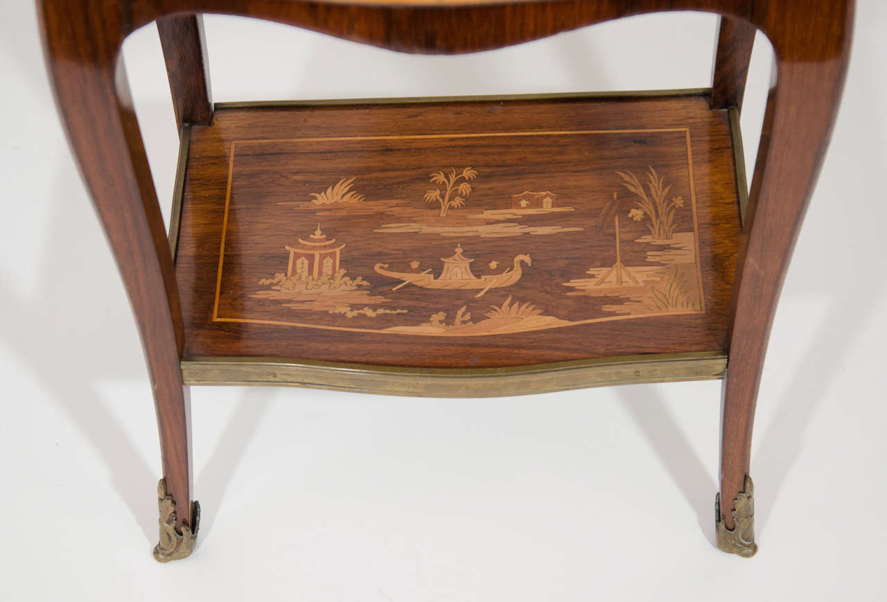 Français Table d'appoint française ancienne de style Louis XVI en vente