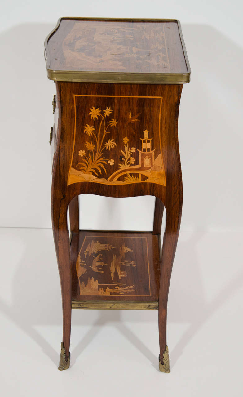 Table d'appoint française ancienne de style Louis XVI Bon état - En vente à New York, NY