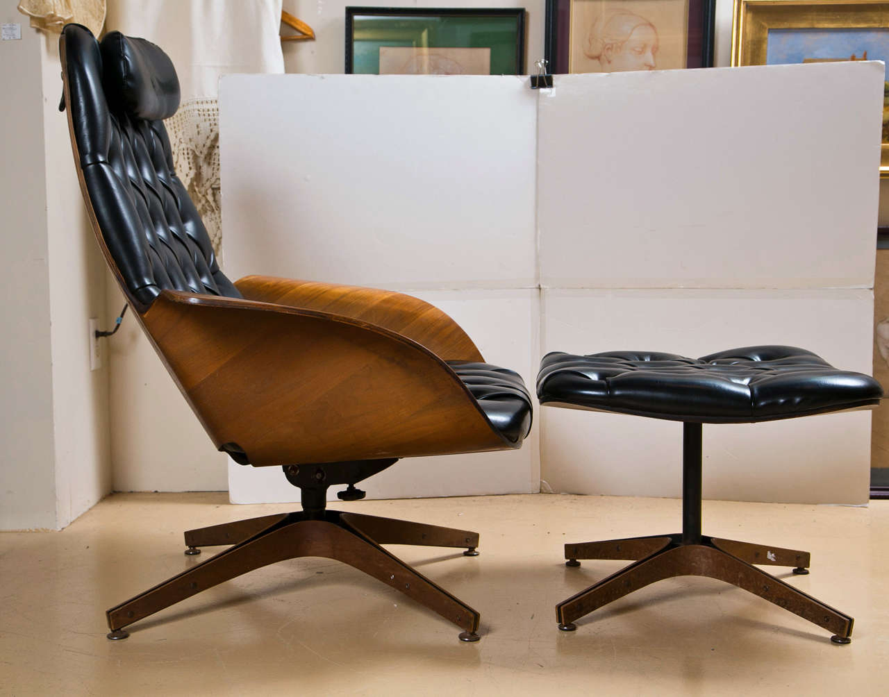George Mulhauser Lounge Chair And Ottoman foy Plycraft