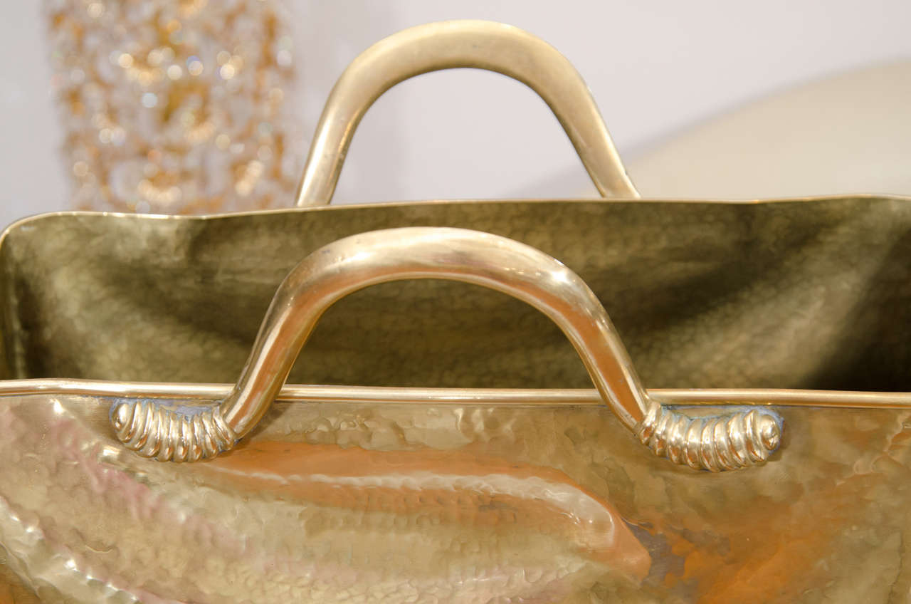 Hammered brass vintage leather handbag form umbrella stand In Good Condition In New York, NY