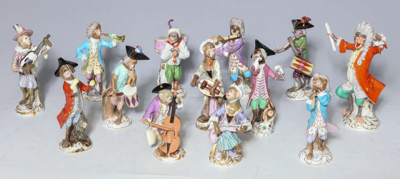 Rococo Early Meissen Porcelain, Singerie Style Monkey Musician Figurine For Sale