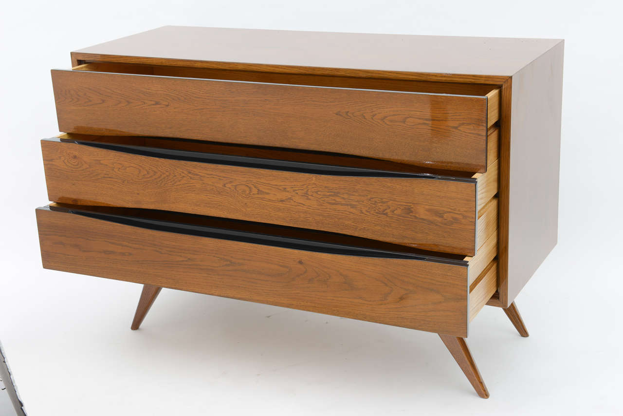 Fine Pair of Italian Modern Three-Drawer Commodes, Campo and Graffi Attributed In Excellent Condition For Sale In Hollywood, FL