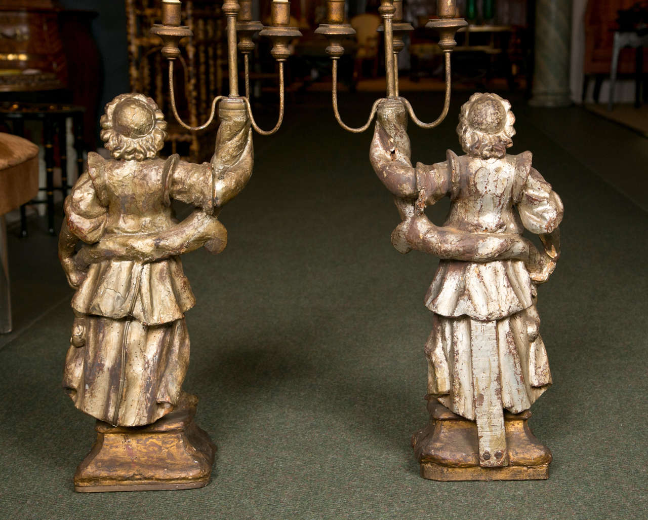 Candélabres italiens sculptés et dorés Bon état - En vente à Stamford, CT
