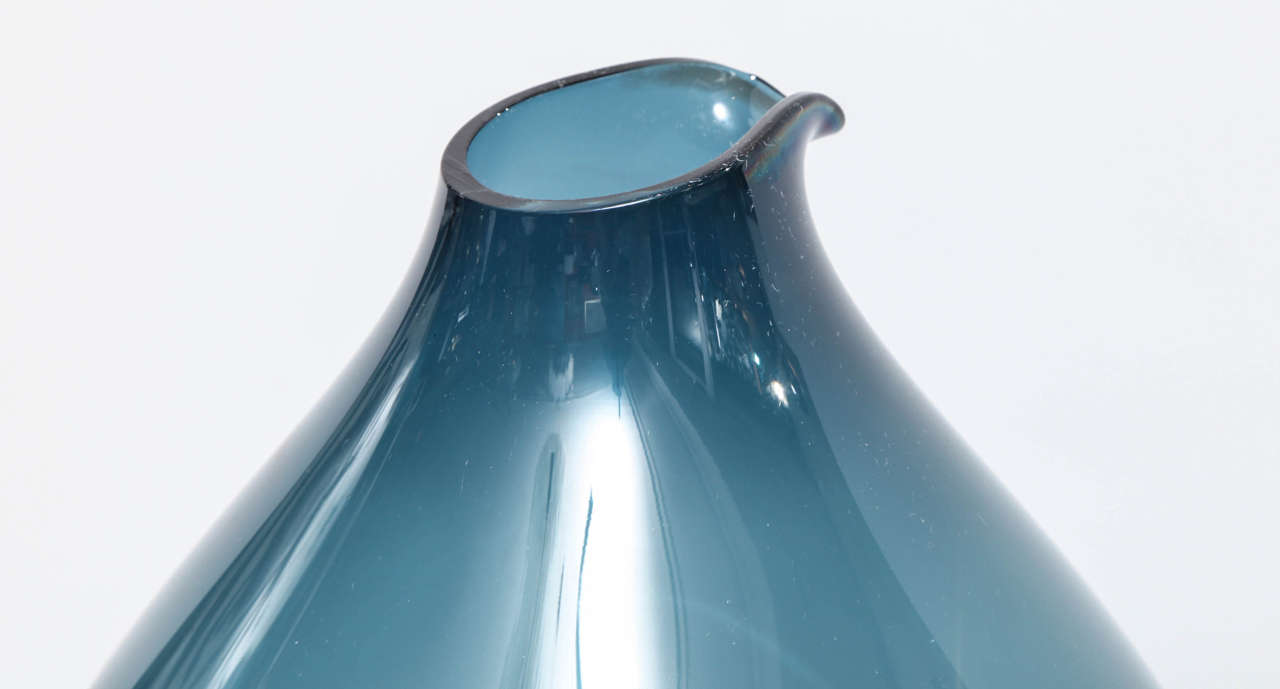 Vase by Timo Sarpaneva, Scandinavian, Blue, Hand Blown Glass, circa 1960 In Good Condition In New York, NY