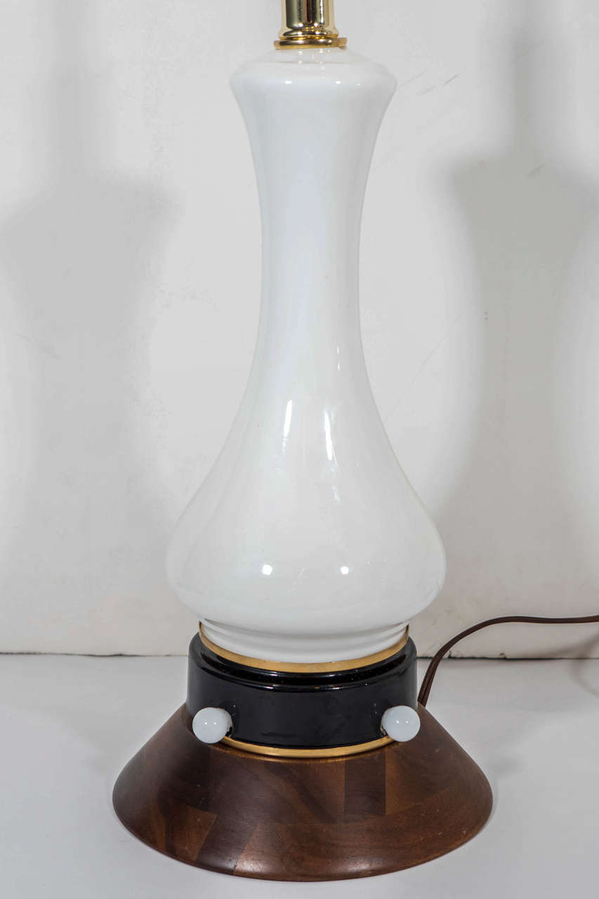 Pair of White Opaline Murano Glass Lamps on Walnut Bases In Good Condition In New York, NY