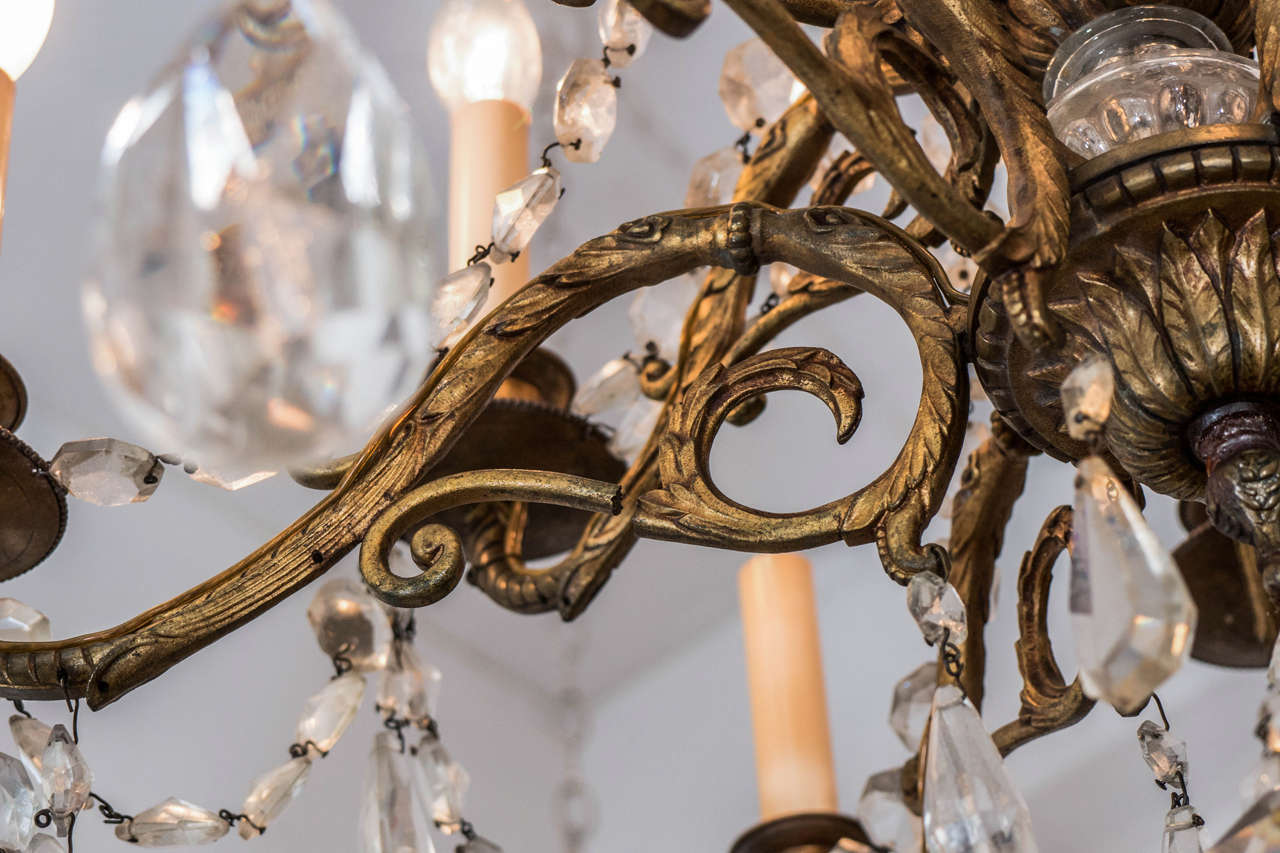 Midcentury Gilt Bronze Twelve-Light Chandelier with Crystal Drops For Sale 1