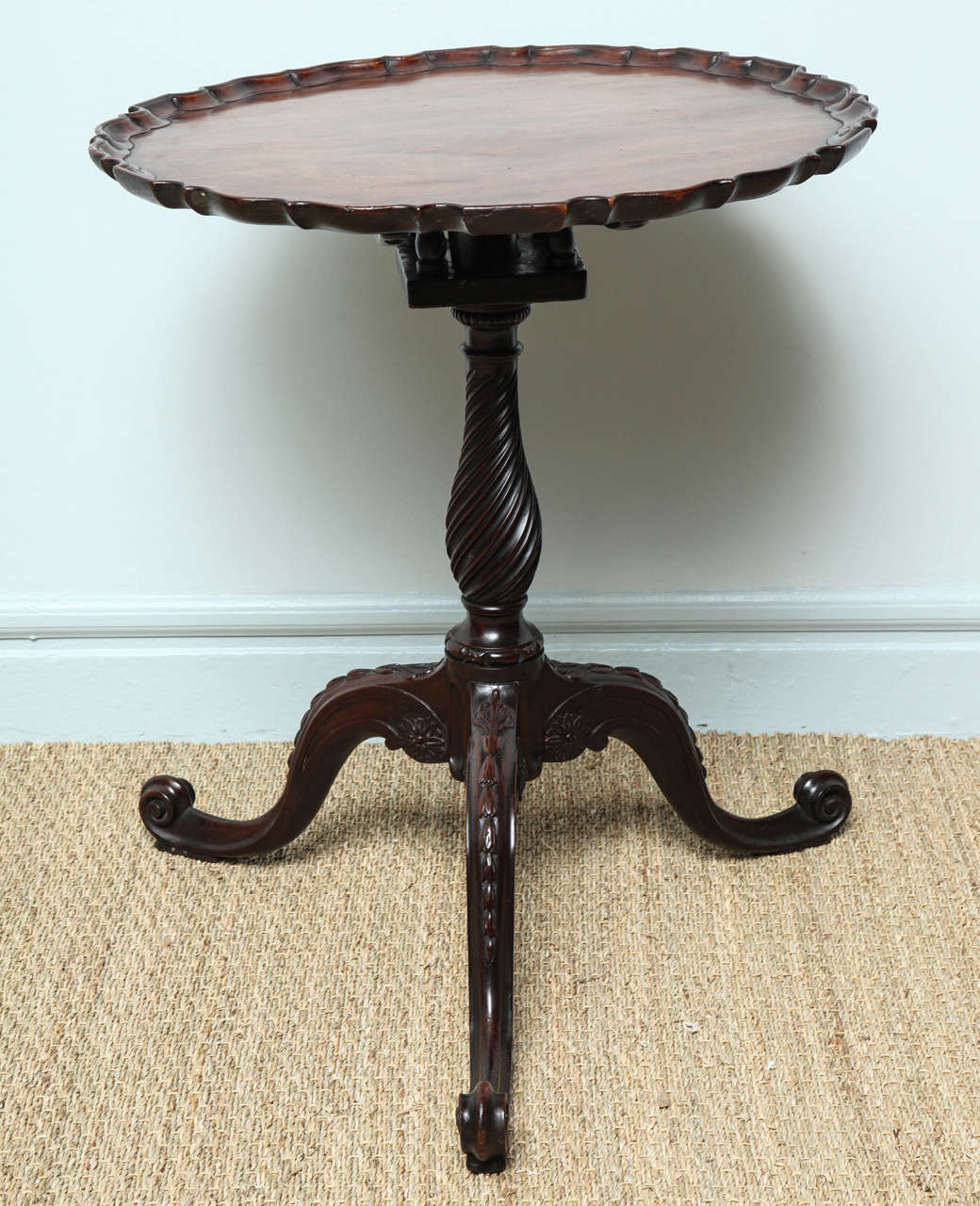 Very fine George III period tilt-top table, the single plank top with vivid training and richly scalloped edge over birdcage tilt mechanism, standing on spiral fluted balustrade turned shaft on scrolled legs with snail feet, bell flower carving and