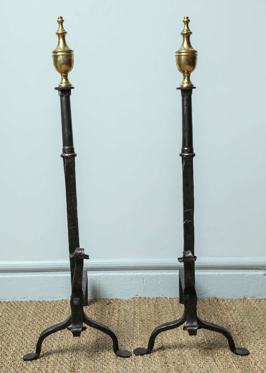 Pair of American Classical Andirons In Good Condition For Sale In Greenwich, CT