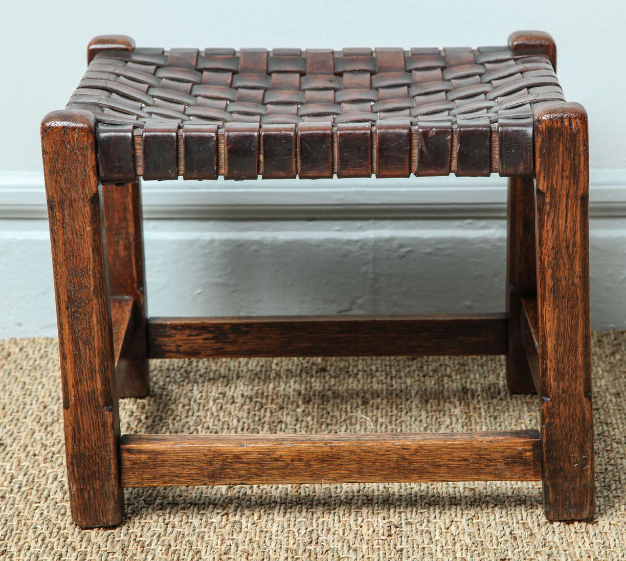 English Arts and Crafts Oak and Leather Stool In Good Condition In Greenwich, CT