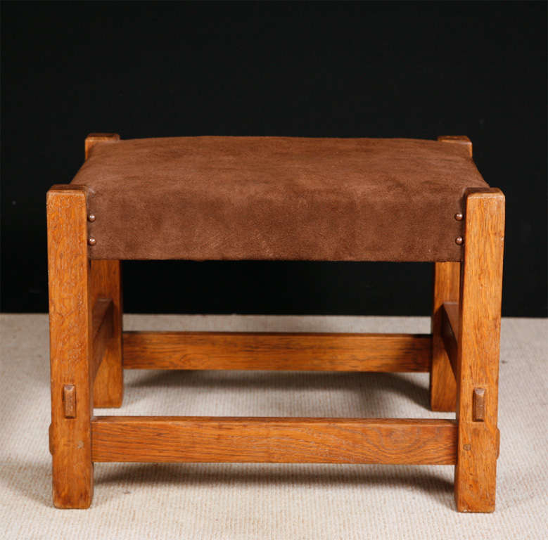 An American Arts & Crafts Oak Stool by Gustav Stickley.
Rectangular top on square legs joined by stretchers.
Worn paper Craftsman label