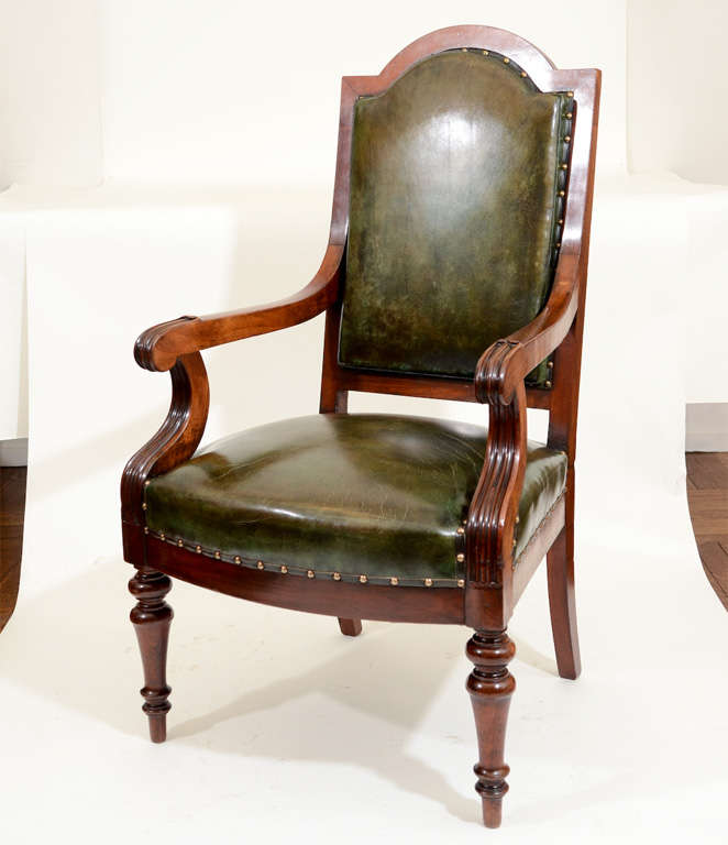 English 19th Century Mahogany Library Chair in Green Leather with Carved, In-swept Arms, Turned Front Legs, and Brass Tack Detailing.  England, 19th Century

24 inches wide x 22 inches deep x 42 inches high