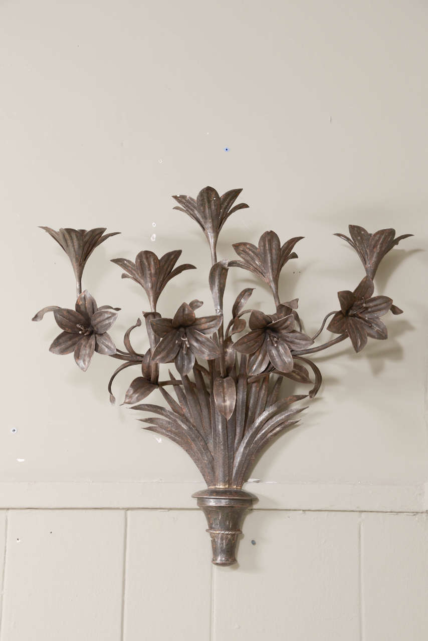 Tole Decorative Flower Bouquets Sconces In Excellent Condition For Sale In Houston, TX