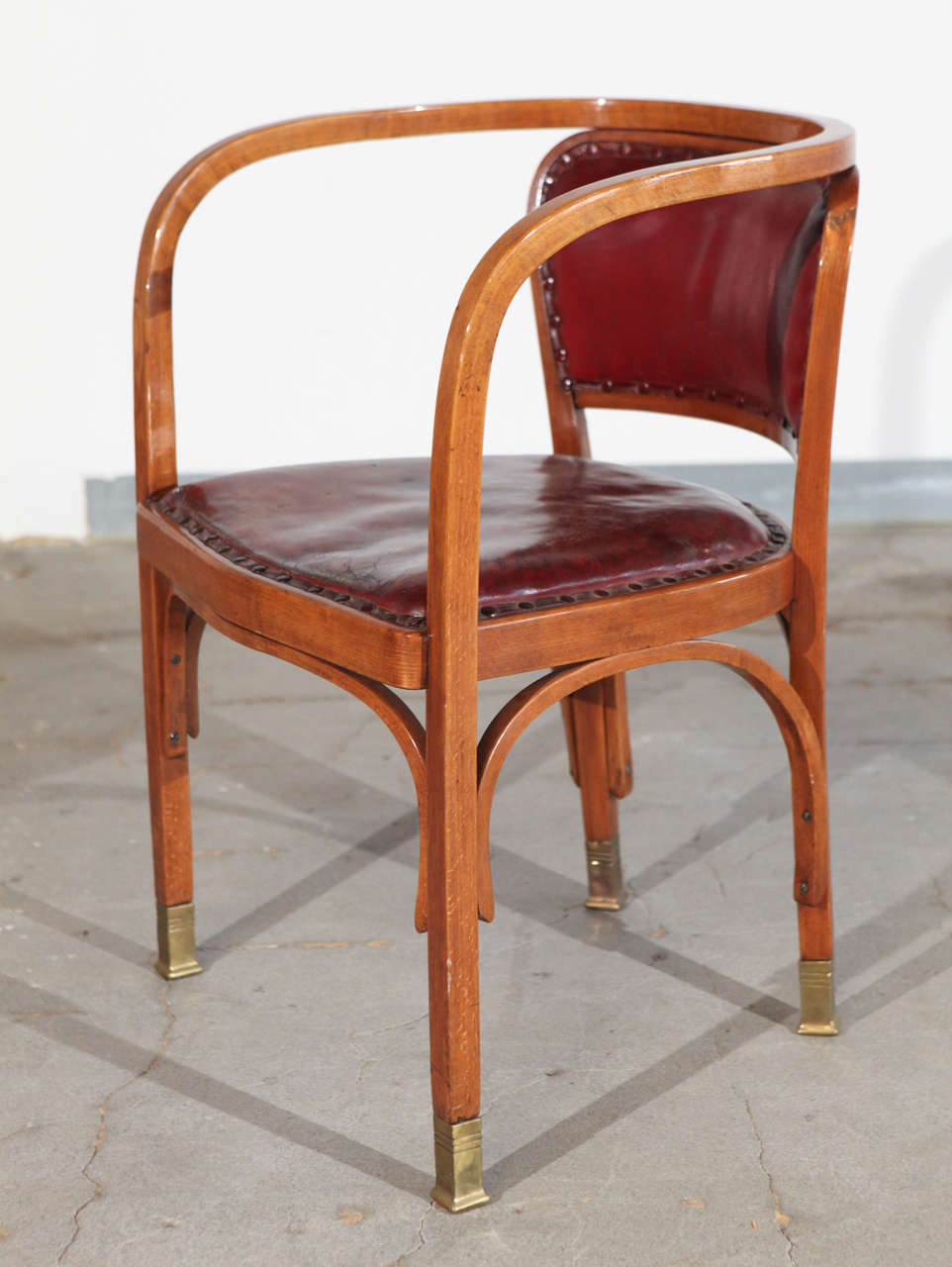 Gustav Siegel-Sessel und ein Paar Beistellstühle (Messing) im Angebot