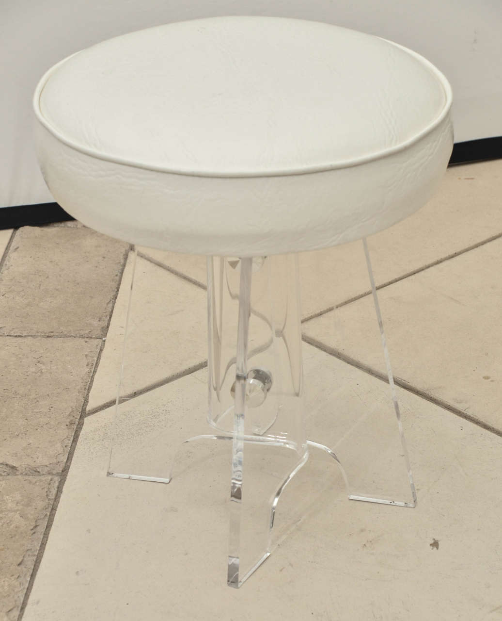 Pair of Midcentury Lucite Stools by Verano In Good Condition In Water Mill, NY