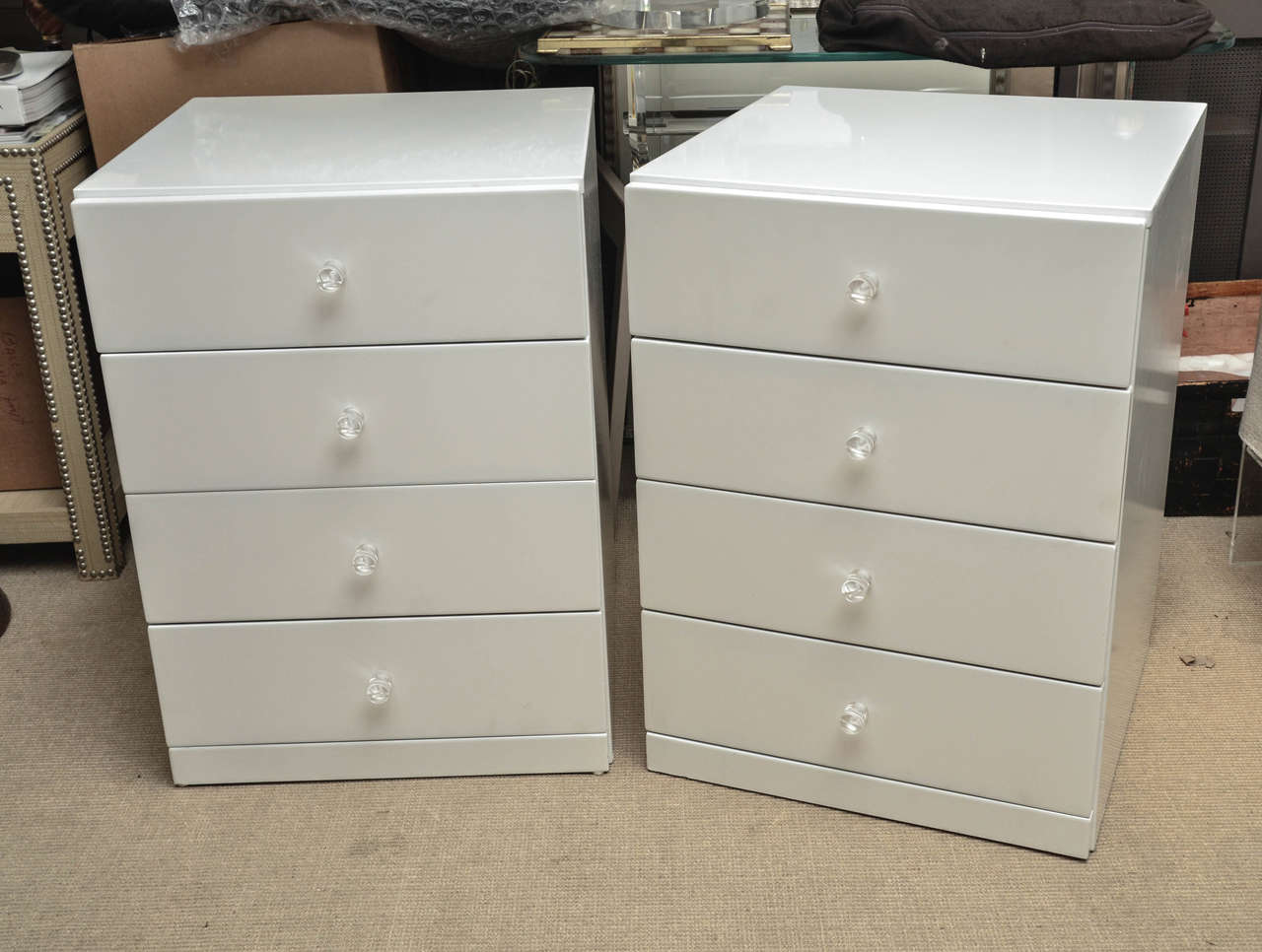 Pair of Mid-Century White Lacquer Four-Drawer Nightstands 3