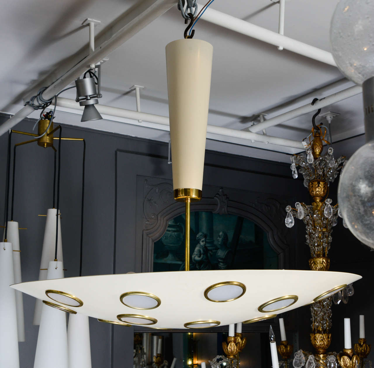 Nice five-light ceiling lamp in the style of Lumen. Made of white enameled metal and brass, the structure hold a large plate in which are incrusted small tinted glass 